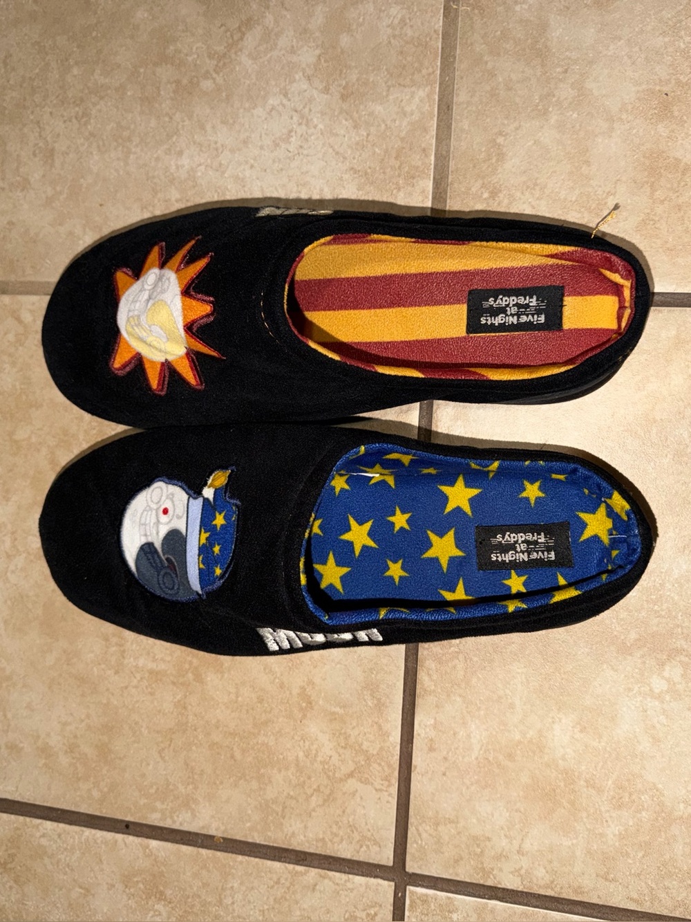 Five Nights At Freddy's Sun & Moon Mismatch
Slippers Hot Topic Exclusive